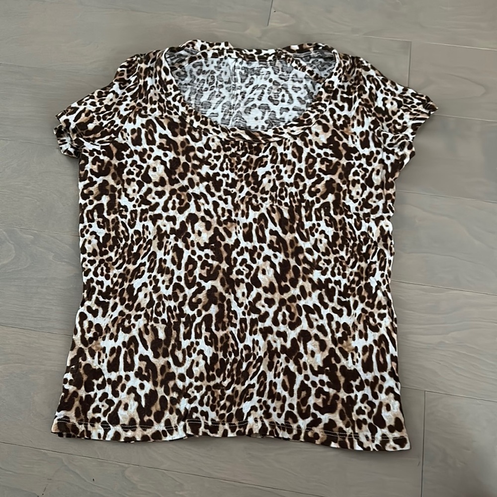 Banana republic cozy slub leopard tee size small never worn